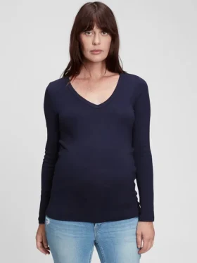 Camiseta premamá moderna con cuello en V