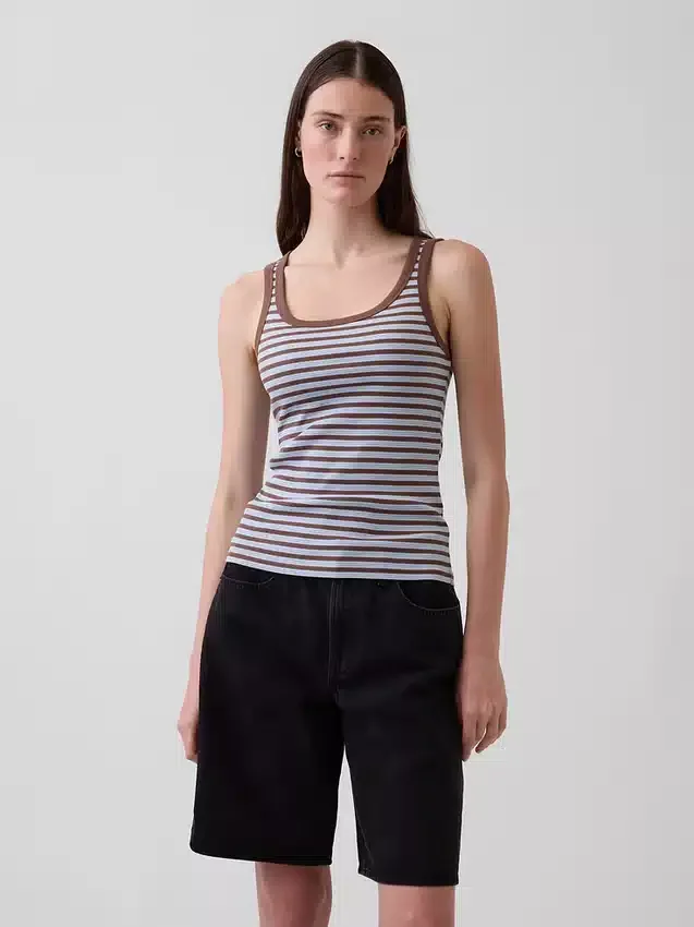 Camiseta sin mangas con cuello redondo acanalado