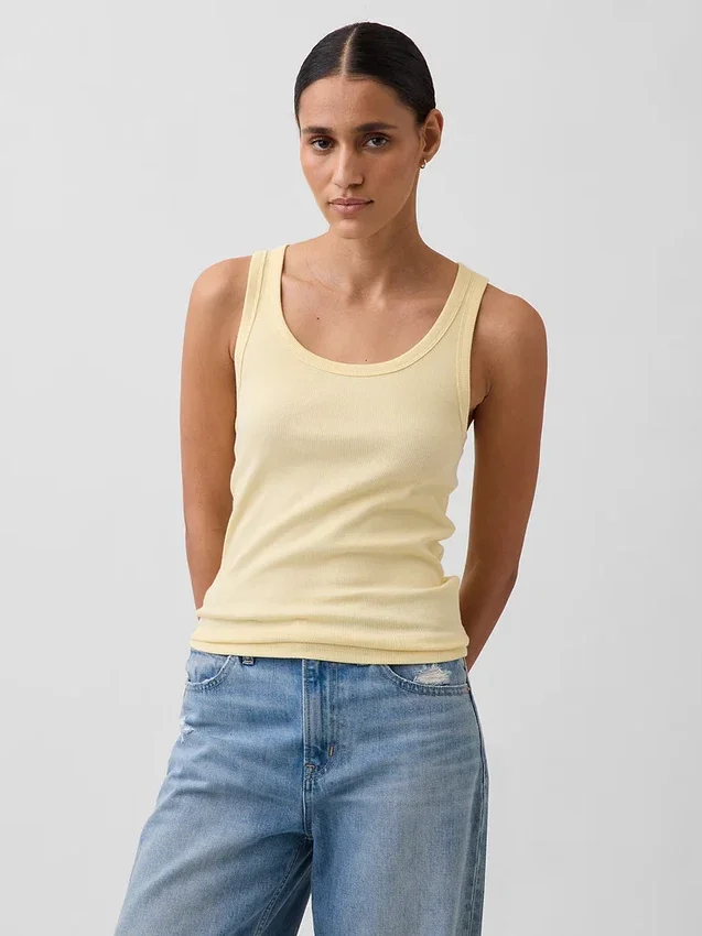 Camiseta sin mangas con cuello redondo acanalado