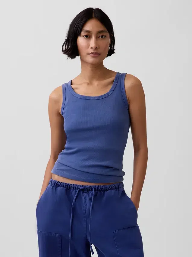 Camiseta sin mangas con cuello redondo acanalado