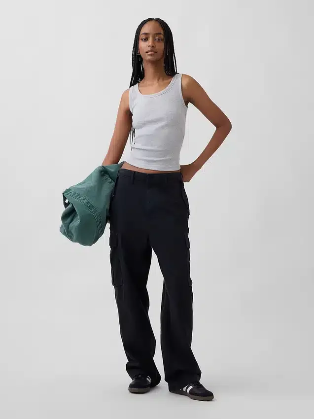 Camiseta sin mangas con cuello redondo acanalado