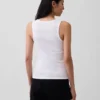 Camiseta sin mangas con cuello redondo acanalado