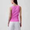 Camiseta sin mangas con cuello redondo acanalado