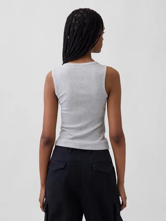 Camiseta sin mangas con cuello redondo acanalado