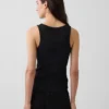 Camiseta sin mangas con cuello redondo acanalado