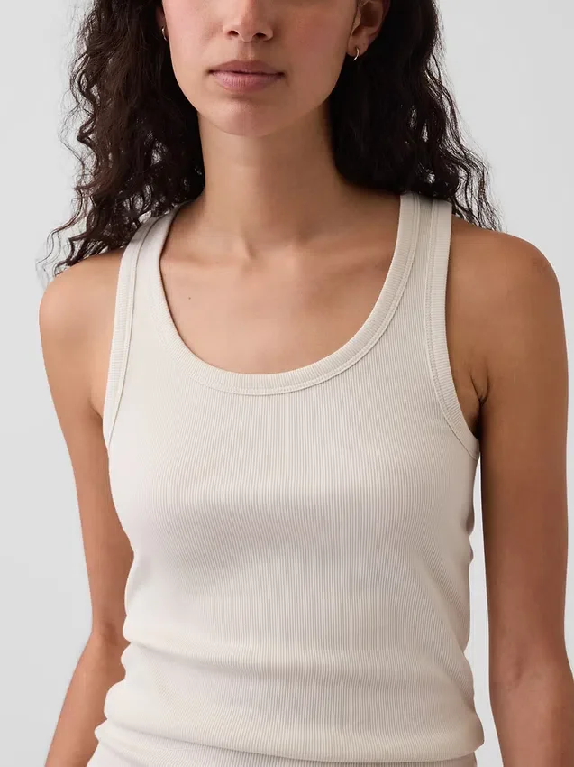 Camiseta sin mangas con cuello redondo acanalado