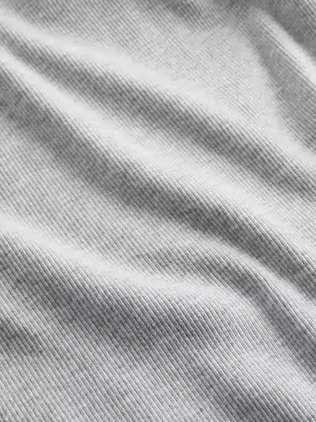 Camiseta sin mangas con cuello redondo acanalado