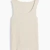 Camiseta sin mangas con cuello redondo acanalado