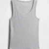 Camiseta sin mangas con cuello redondo acanalado