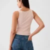 Camiseta sin mangas corta de estilo moderno