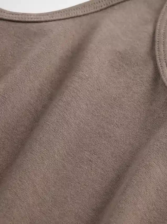 Camiseta sin mangas corta moderna