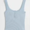 Camiseta sin mangas de pijama tipo Henley con encaje de canalé fino