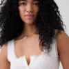 Camiseta sin mangas de pijama tipo Henley con encaje de canalé fino