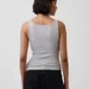 Camiseta sin mangas moderna