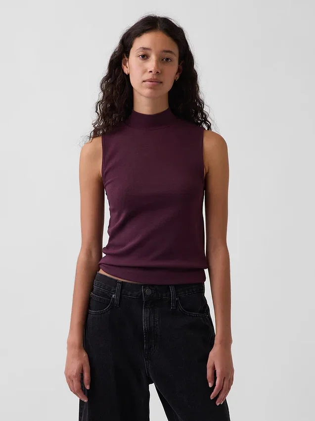 Camiseta sin mangas moderna con cuello alto