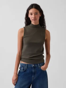 Camiseta sin mangas moderna con cuello alto