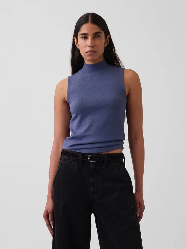 Camiseta sin mangas moderna con cuello alto