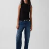Camiseta sin mangas moderna con cuello alto