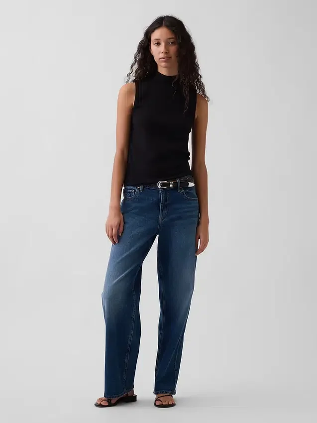 Camiseta sin mangas moderna con cuello alto