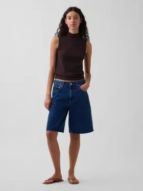 Camiseta sin mangas moderna con cuello alto