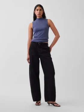 Camiseta sin mangas moderna con cuello alto