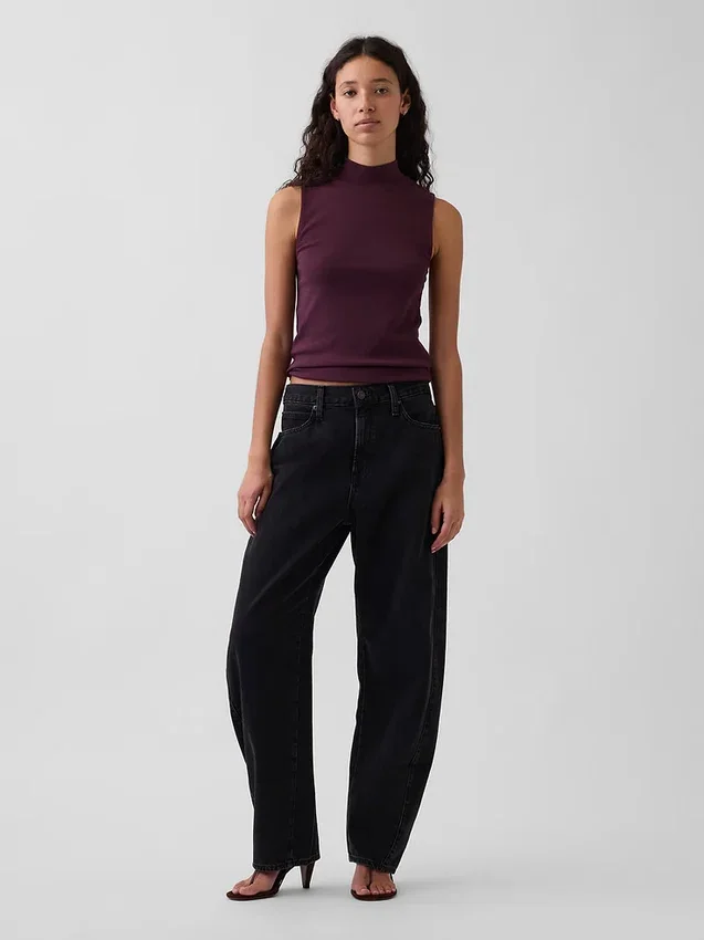 Camiseta sin mangas moderna con cuello alto
