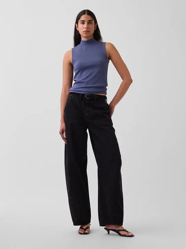 Camiseta sin mangas moderna con cuello alto