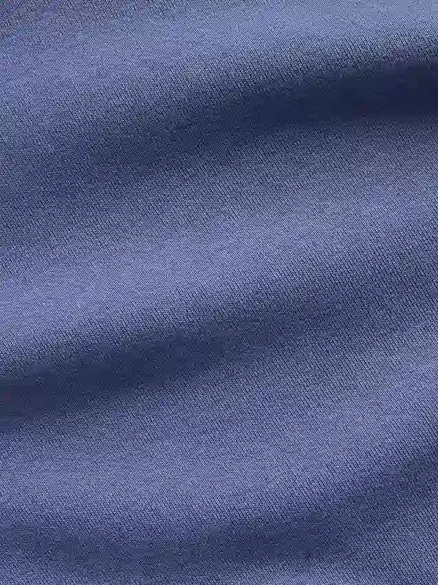 Camiseta sin mangas moderna con cuello alto