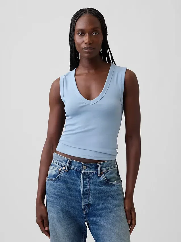 Camiseta sin mangas moderna con cuello en V