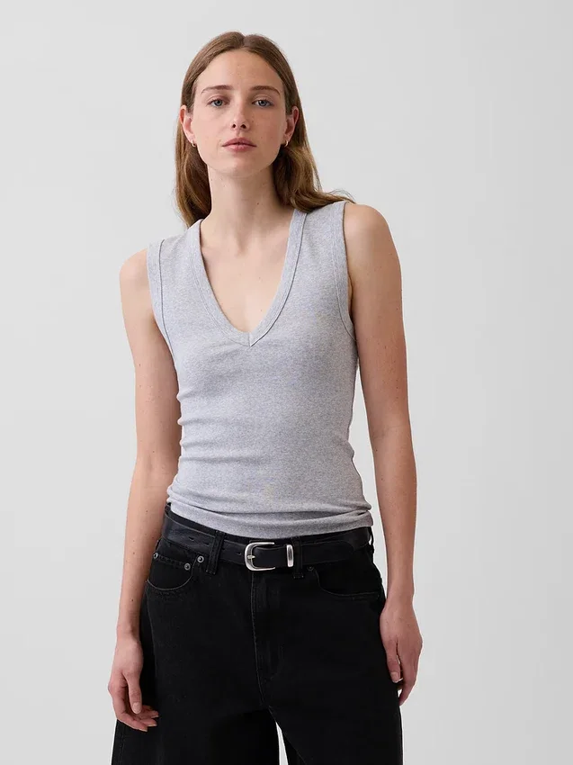Camiseta sin mangas moderna con cuello en V