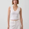 Camiseta sin mangas moderna con cuello en V