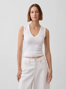 Camiseta sin mangas moderna con cuello en V