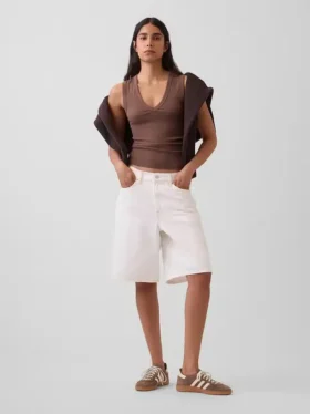 Camiseta sin mangas moderna con cuello en V