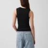 Camiseta sin mangas moderna con cuello en V