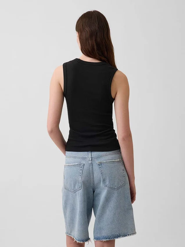 Camiseta sin mangas moderna con cuello en V