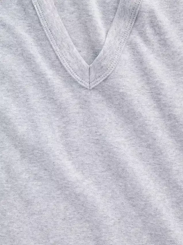 Camiseta sin mangas moderna con cuello en V