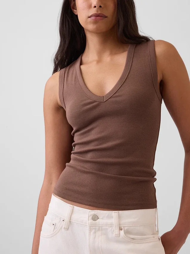 Camiseta sin mangas moderna con cuello en V