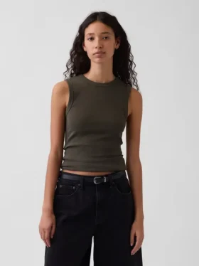 Camiseta sin mangas moderna de cuello redondo