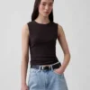 Camiseta sin mangas moderna de cuello redondo