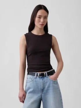 Camiseta sin mangas moderna de cuello redondo