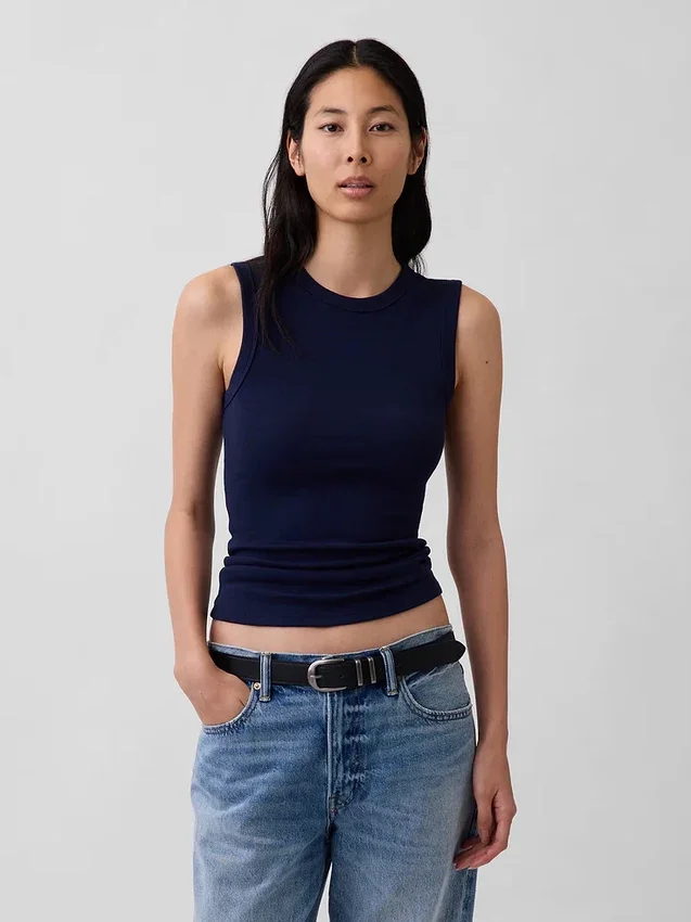Camiseta sin mangas moderna de cuello redondo