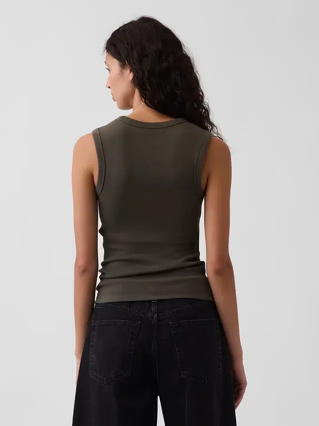 Camiseta sin mangas moderna de cuello redondo