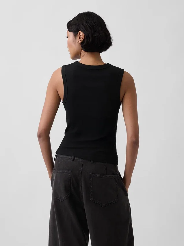 Camiseta sin mangas moderna de cuello redondo
