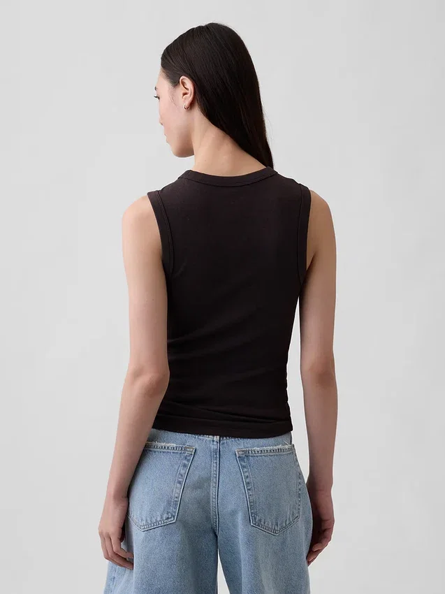 Camiseta sin mangas moderna de cuello redondo