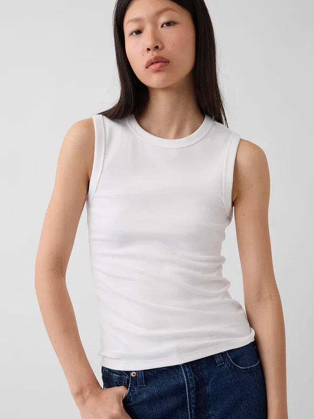 Camiseta sin mangas moderna de cuello redondo