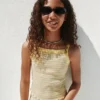 Camiseta sin mangas para niños con cuello cuadrado y tejido acanalado