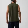 Camiseta sin mangas tipo «muscle»