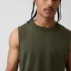 Camiseta sin mangas tipo «muscle»