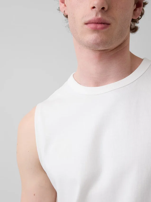 Camiseta sin mangas tipo «muscle»