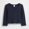 Camiseta tipo Henley de punto calado para bebés y niños pequeños